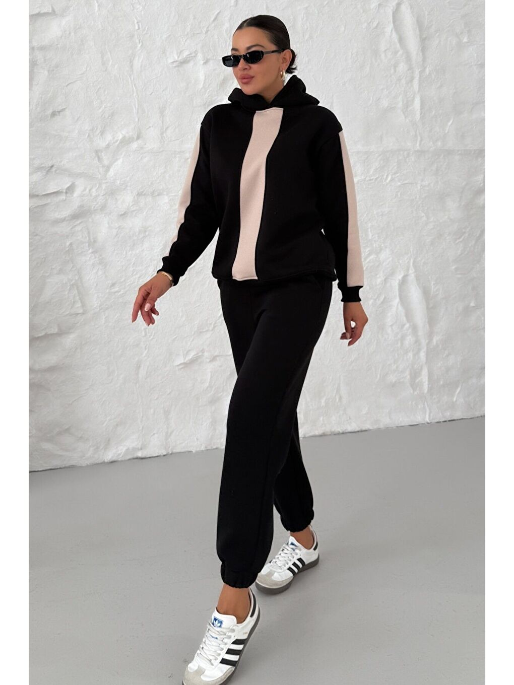 Kadın Siyah Kapüşonlu Kol Ve Göğüs Dikey Kalın Şeritli Alt-Üst Eşofman Takımı-4