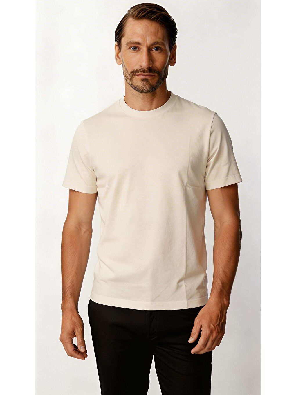 Beyaz Premium Erkek Tişört – Akışkan Kumaş