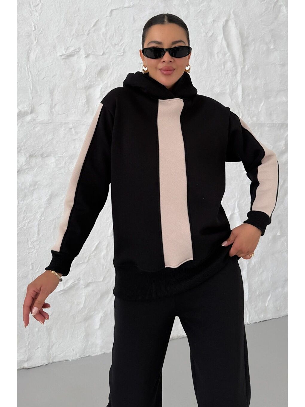 Kadın Siyah Kapüşonlu Kol Ve Göğüs Dikey Kalın Şeritli Alt-Üst Eşofman Takımı-5