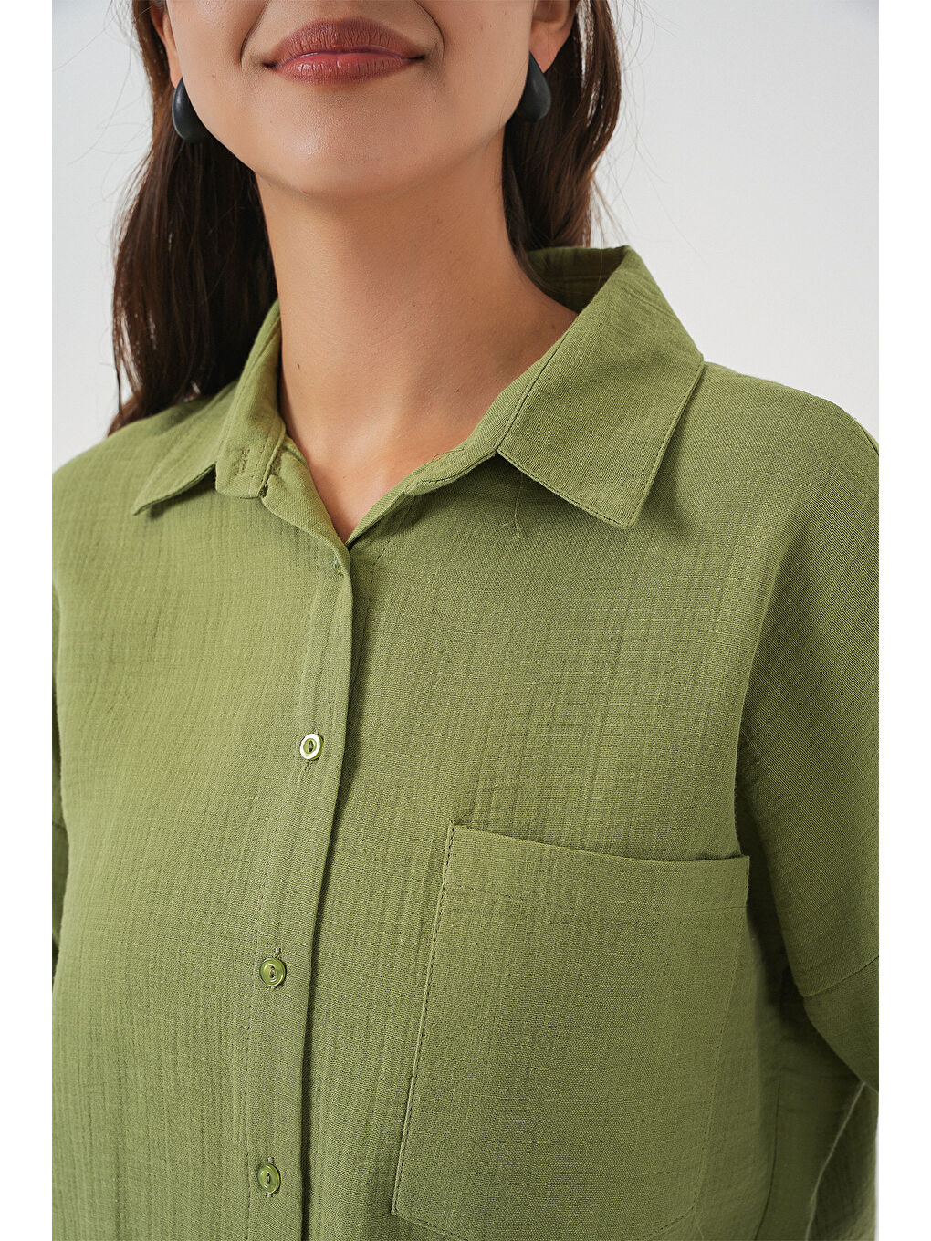 Yeşil Kadın Tek Cepli Oversize Müslin Gömlek 20353 - Çağla-4