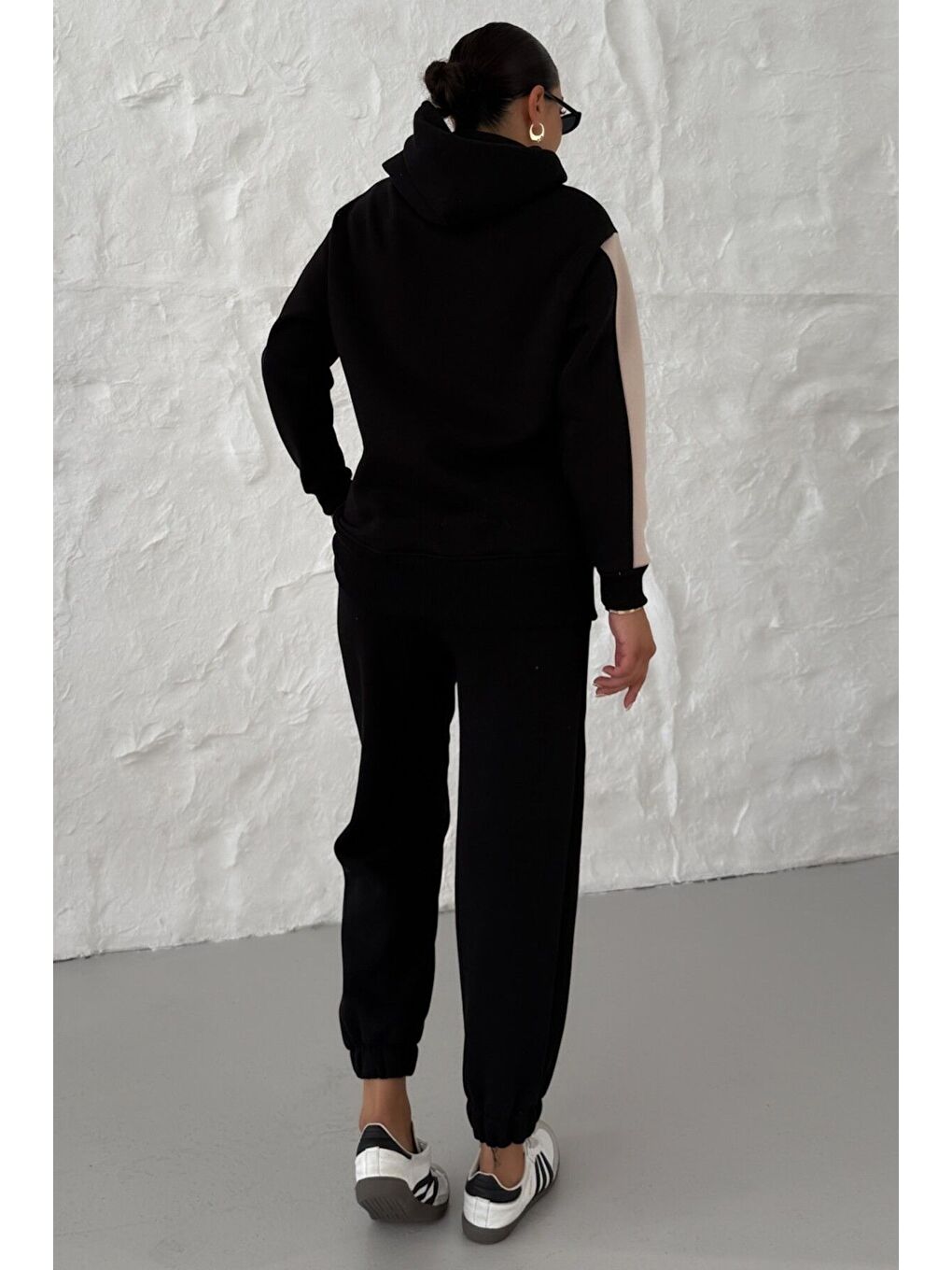 Kadın Siyah Kapüşonlu Kol Ve Göğüs Dikey Kalın Şeritli Alt-Üst Eşofman Takımı-7