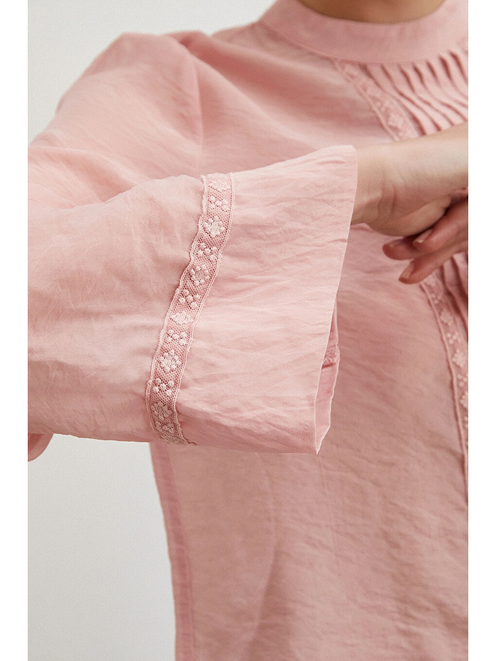 Dantel Kesimli Uzun Kollu Bluz Pembe-4