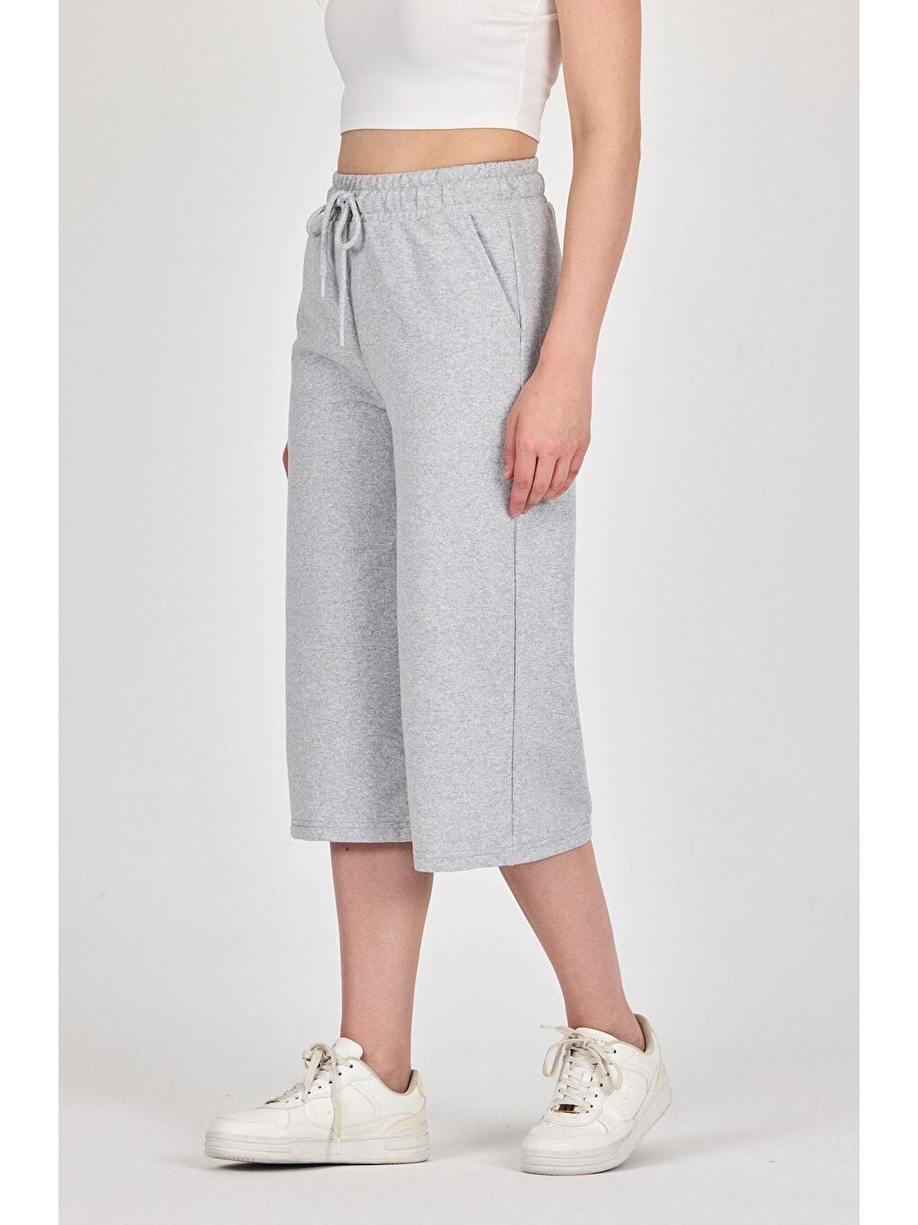 Yüksek Bel Cepli Rahat Kesim Mevsimlik Kadın Diz Altı Bermuda Gri Kapri Şort-6