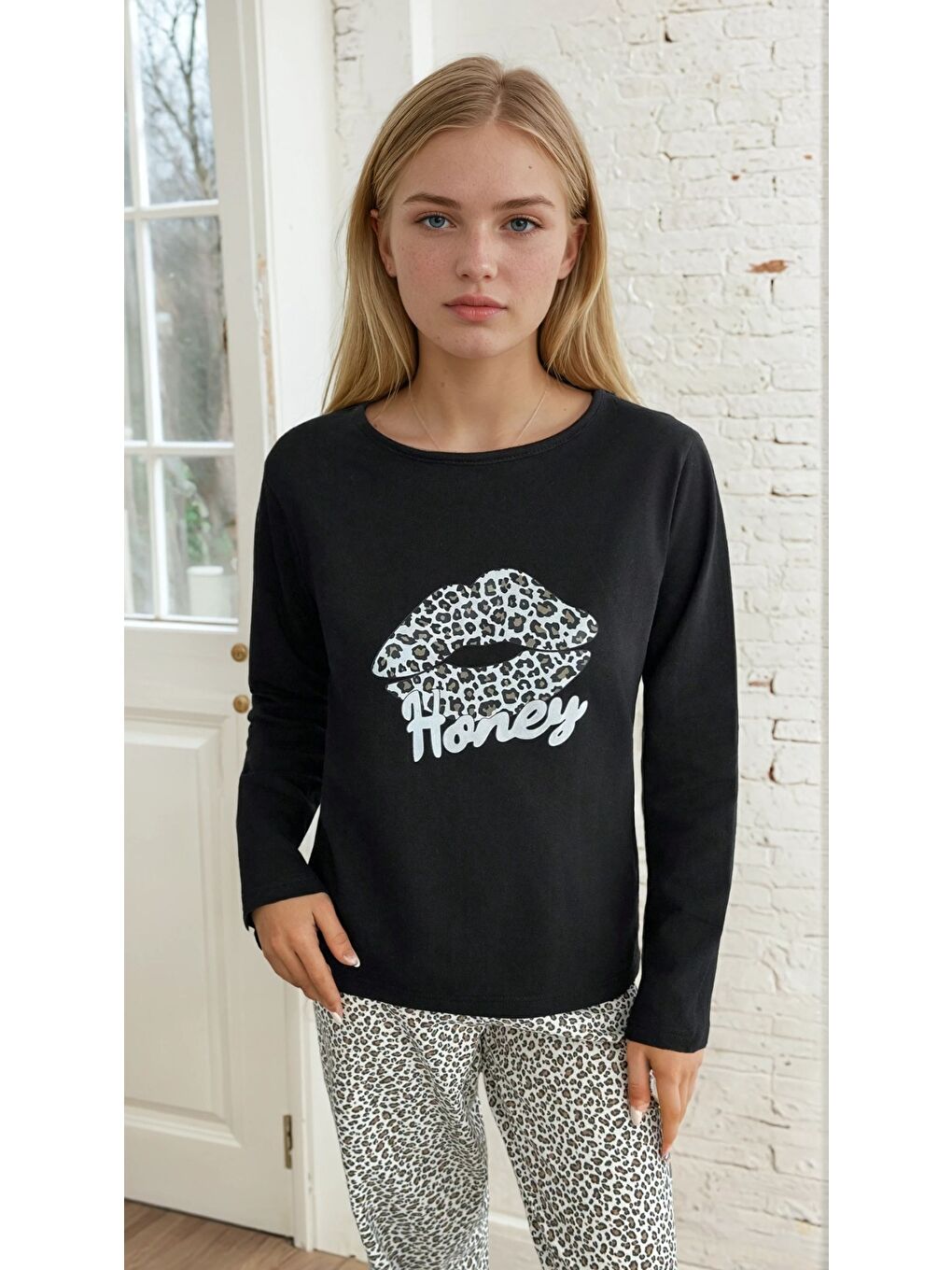 Siyah Dudak Baskılı Leopar Detay Pijama Takımı-1