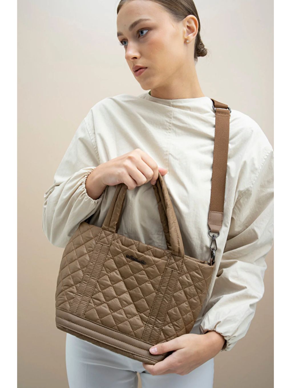 Bej Kapitone Desenli Çok Bölmeli Çapraz Çanta Byn2317-1