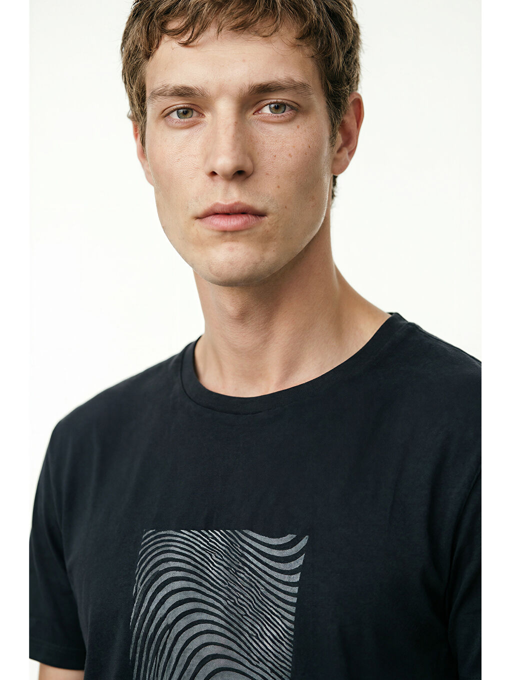 Erkek Siyah Pamuklu Slim Fit Dar Kesim Bisiklet Yaka Esnek Tişört-2