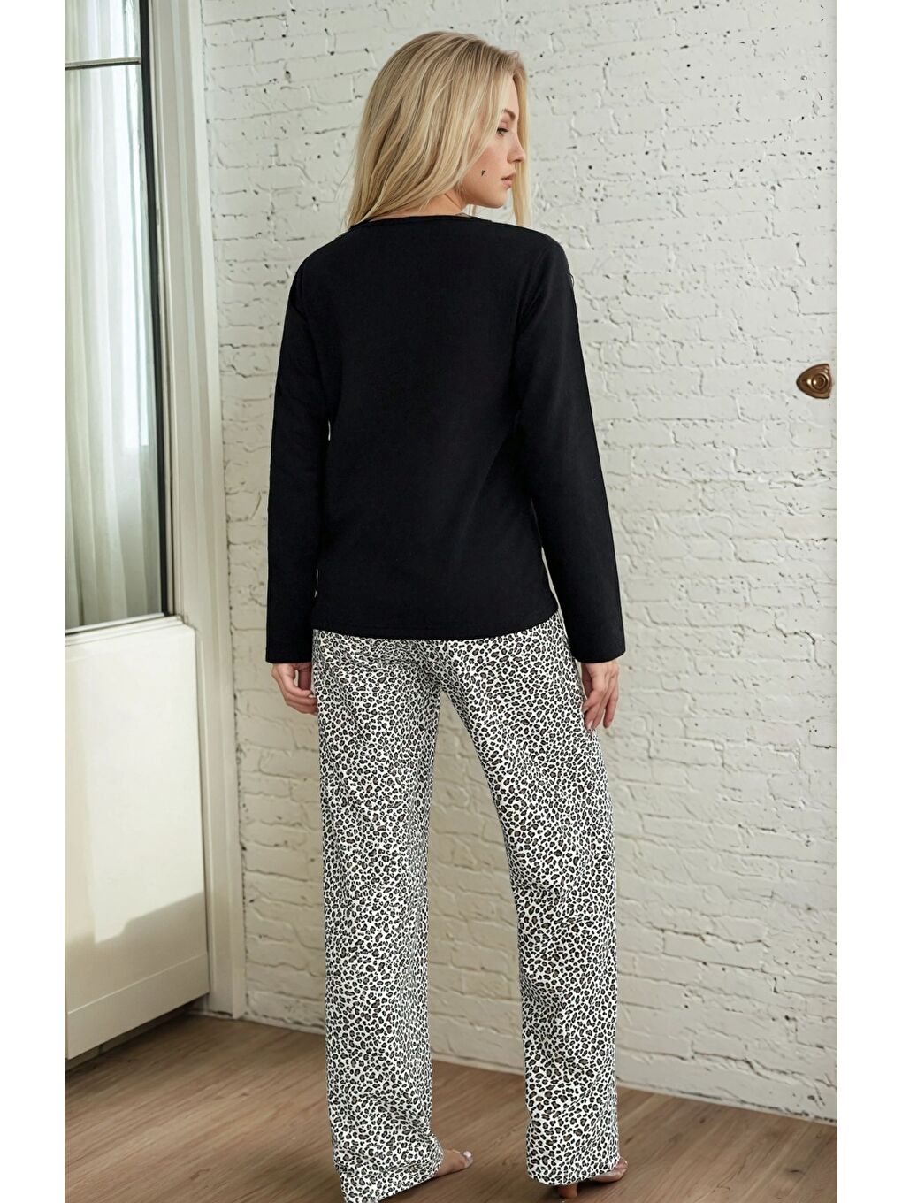 Siyah Dudak Baskılı Leopar Detay Pijama Takımı-2