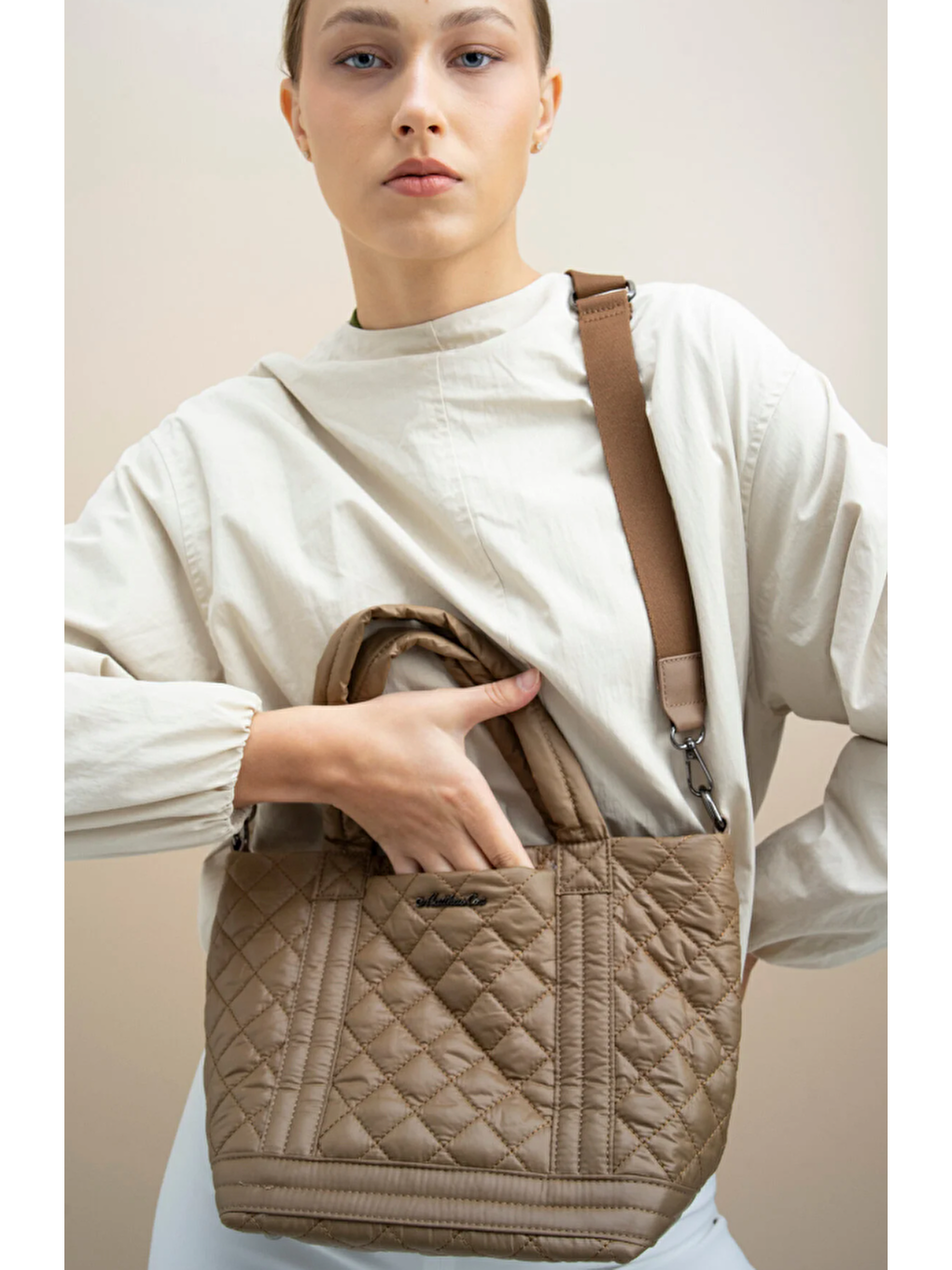 Bej Kapitone Desenli Çok Bölmeli Çapraz Çanta Byn2317-3