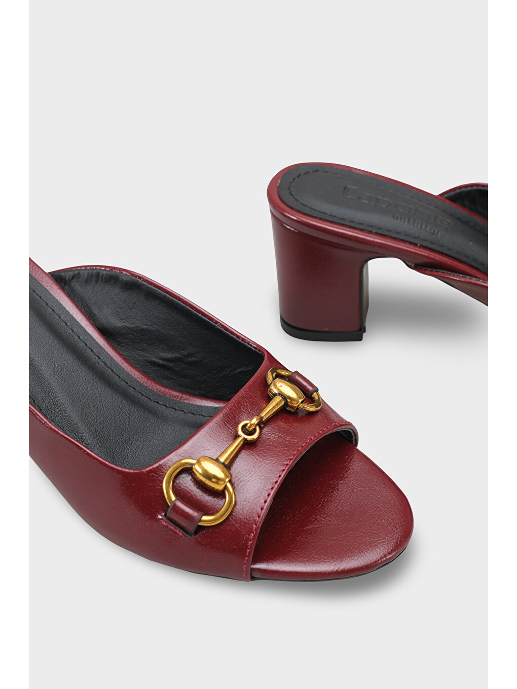 Bordo Melloney Orta Topuklu Metal Tokalı Tek Bantlı Kadın Terlik-4