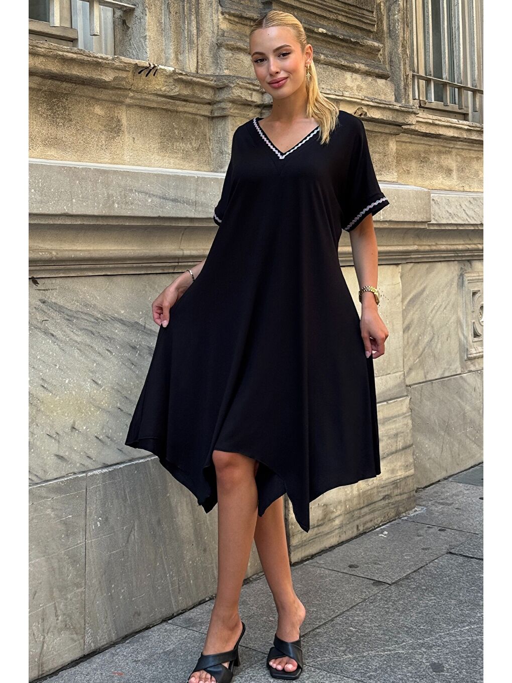 Siyah V Yaka Kısa Kollu Şerit Desenli Elbise-3