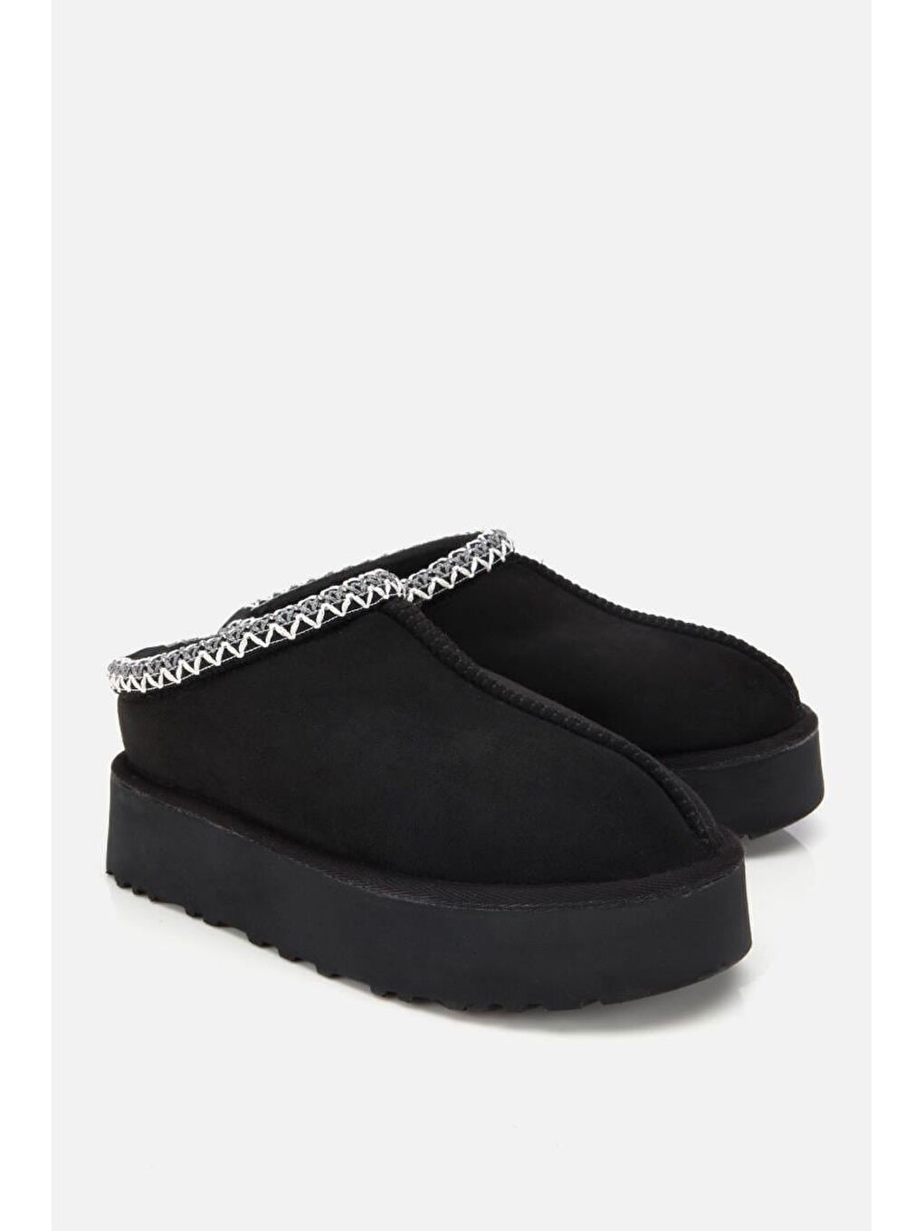 Kadın Süet Siyah Dikiş Detaylı İçi Kürklü Yüksek Tabanlı Yarım Bot Terlik-1