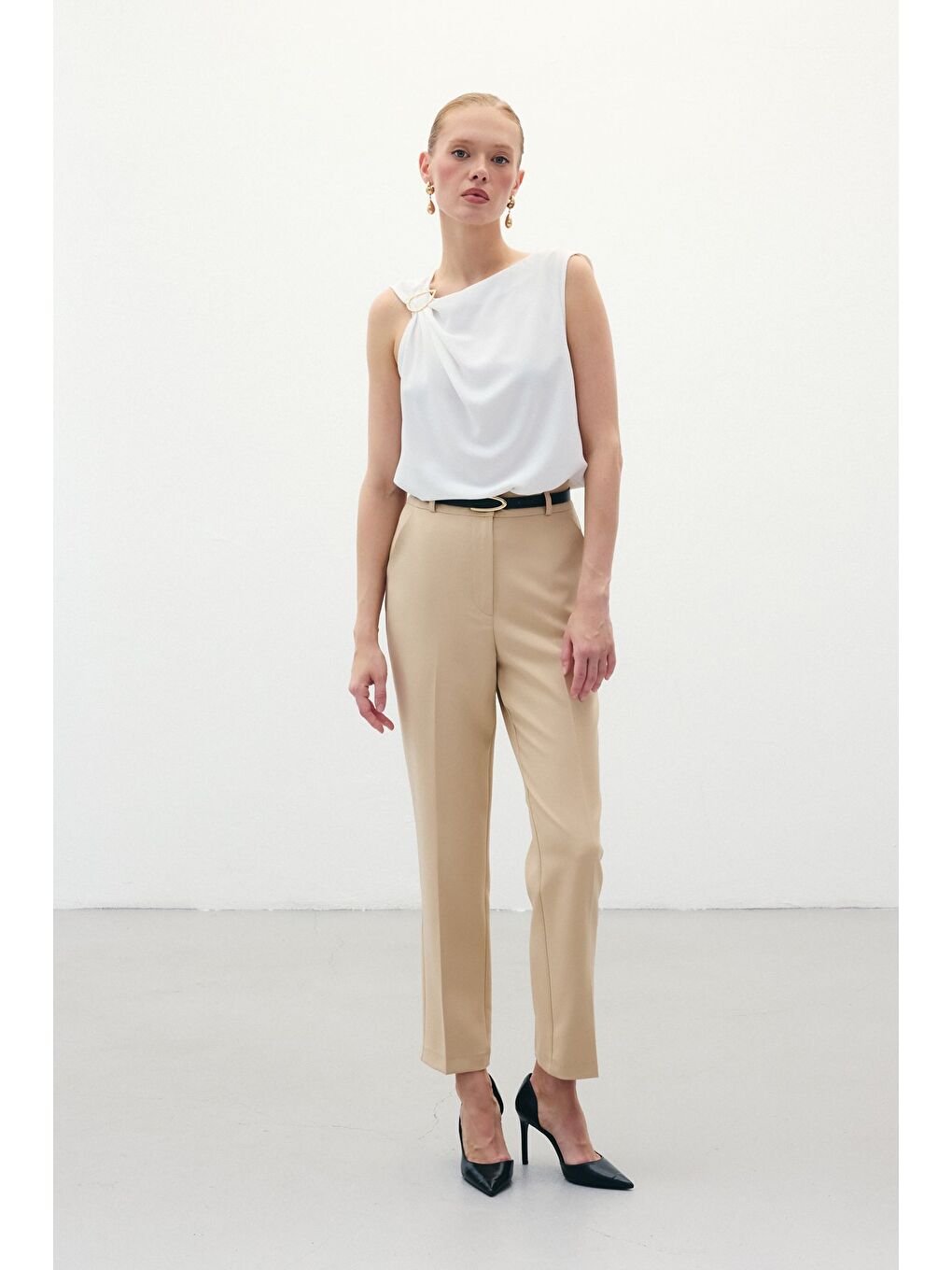 Kemerli Pantolon - Koyu Bej-4