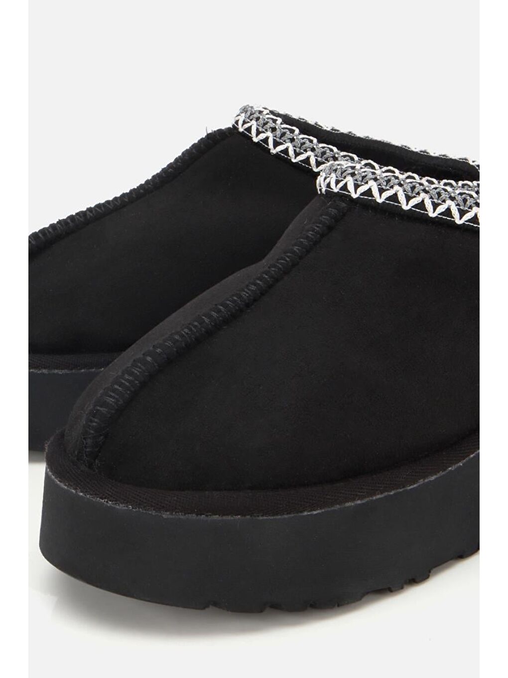 Kadın Süet Siyah Dikiş Detaylı İçi Kürklü Yüksek Tabanlı Yarım Bot Terlik-2