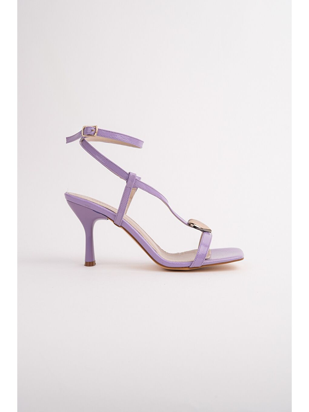 Lila HEART Kalp Aksesuarlı İnce Topuklu Kadın Sandalet-4