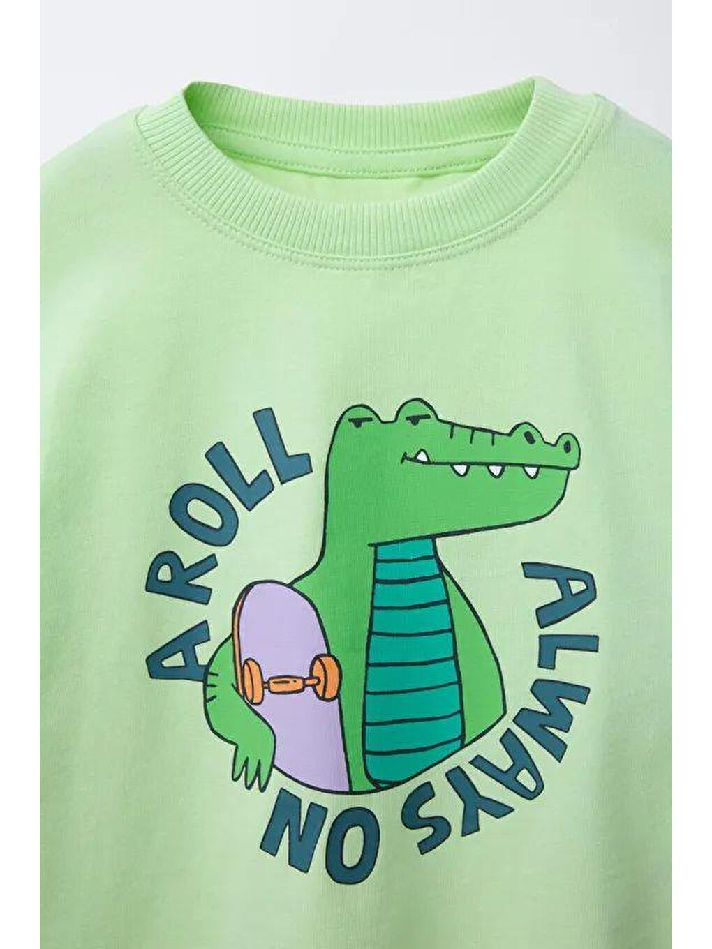 Erkek Çocuk Pamuklu Yeşil Timsah Baskılı T-Shirt Ve Çizgili Eşofman Takım-5