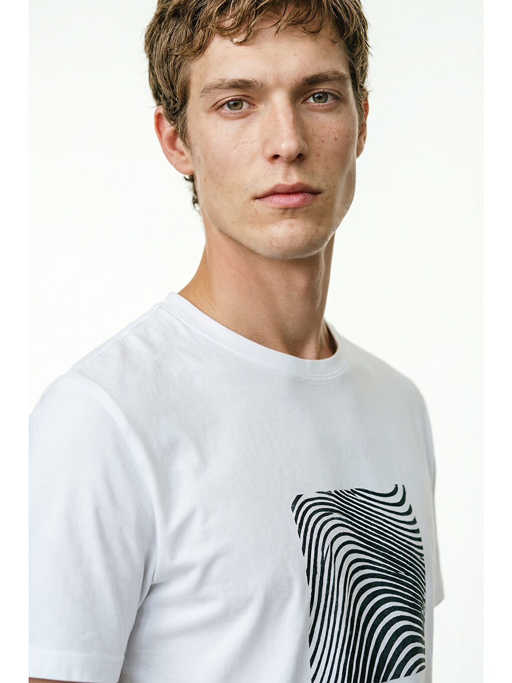 Erkek Beyaz Pamuklu Slim Fit Dar Kesim Bisiklet Yaka Esnek Tişört-2