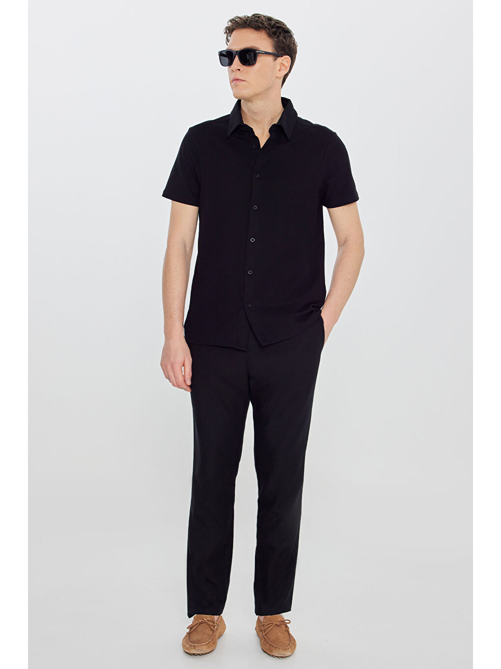 Erkek Siyah Pamuklu Slim Fit Dar Kesim Gömlek Yaka Jakarlı Esnek Tişört-1