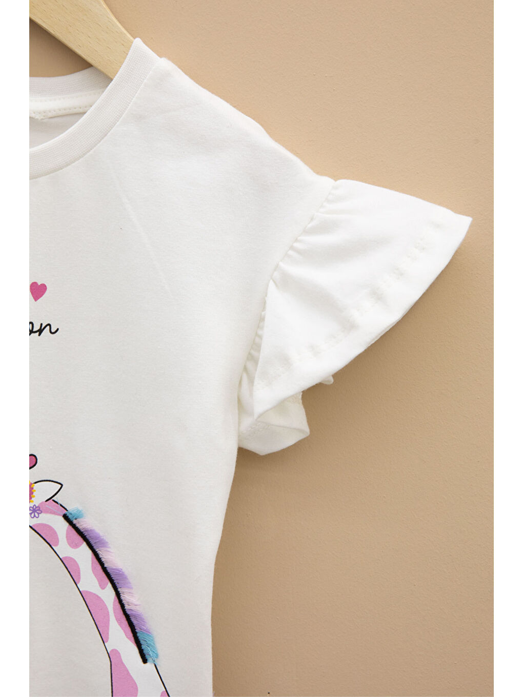 Ekru Zürafa Baskılı Fırfırlı Kız Bebek Kısa Kol Tişört 20992-2