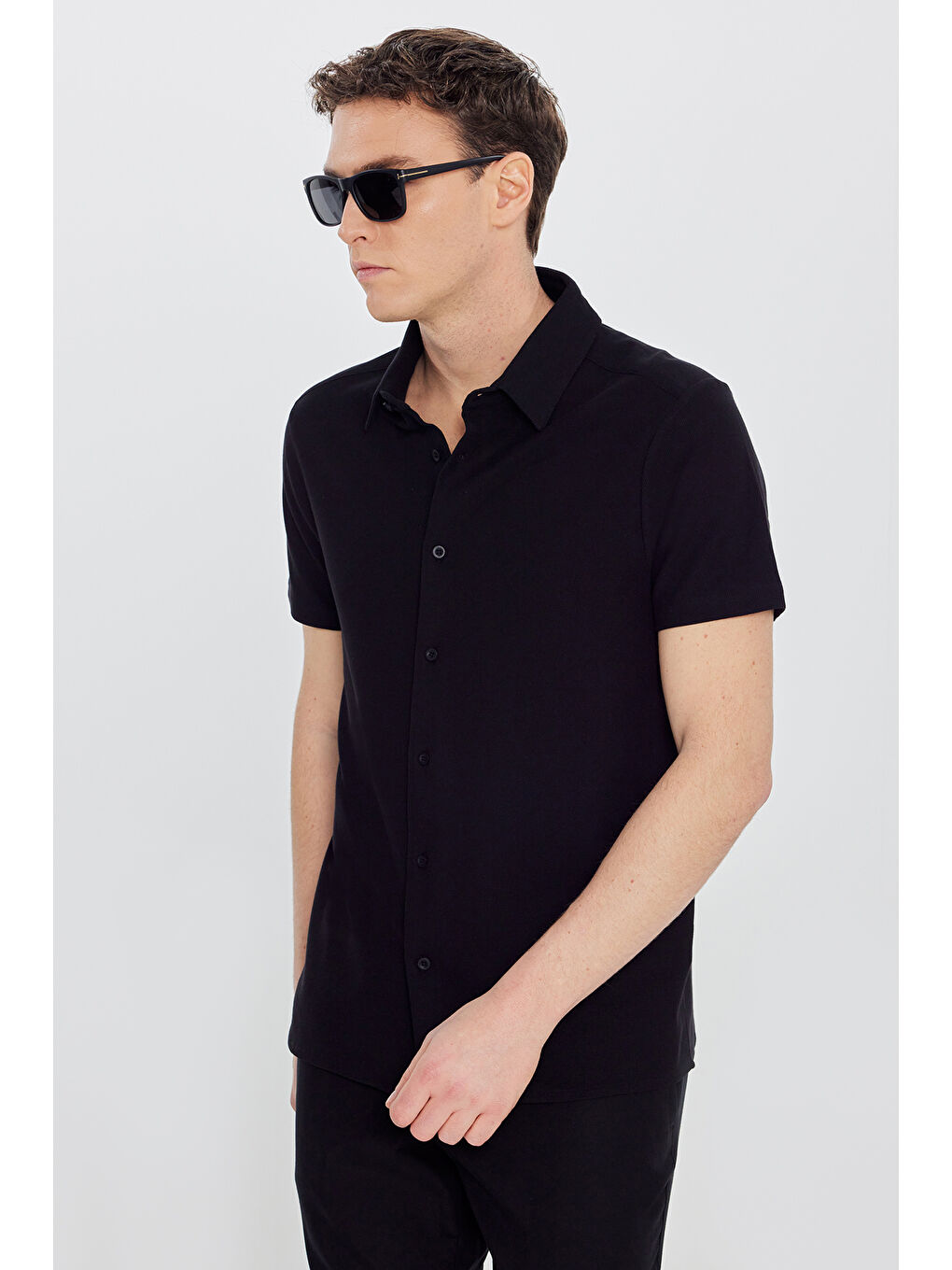 Erkek Siyah Pamuklu Slim Fit Dar Kesim Gömlek Yaka Jakarlı Esnek Tişört-2