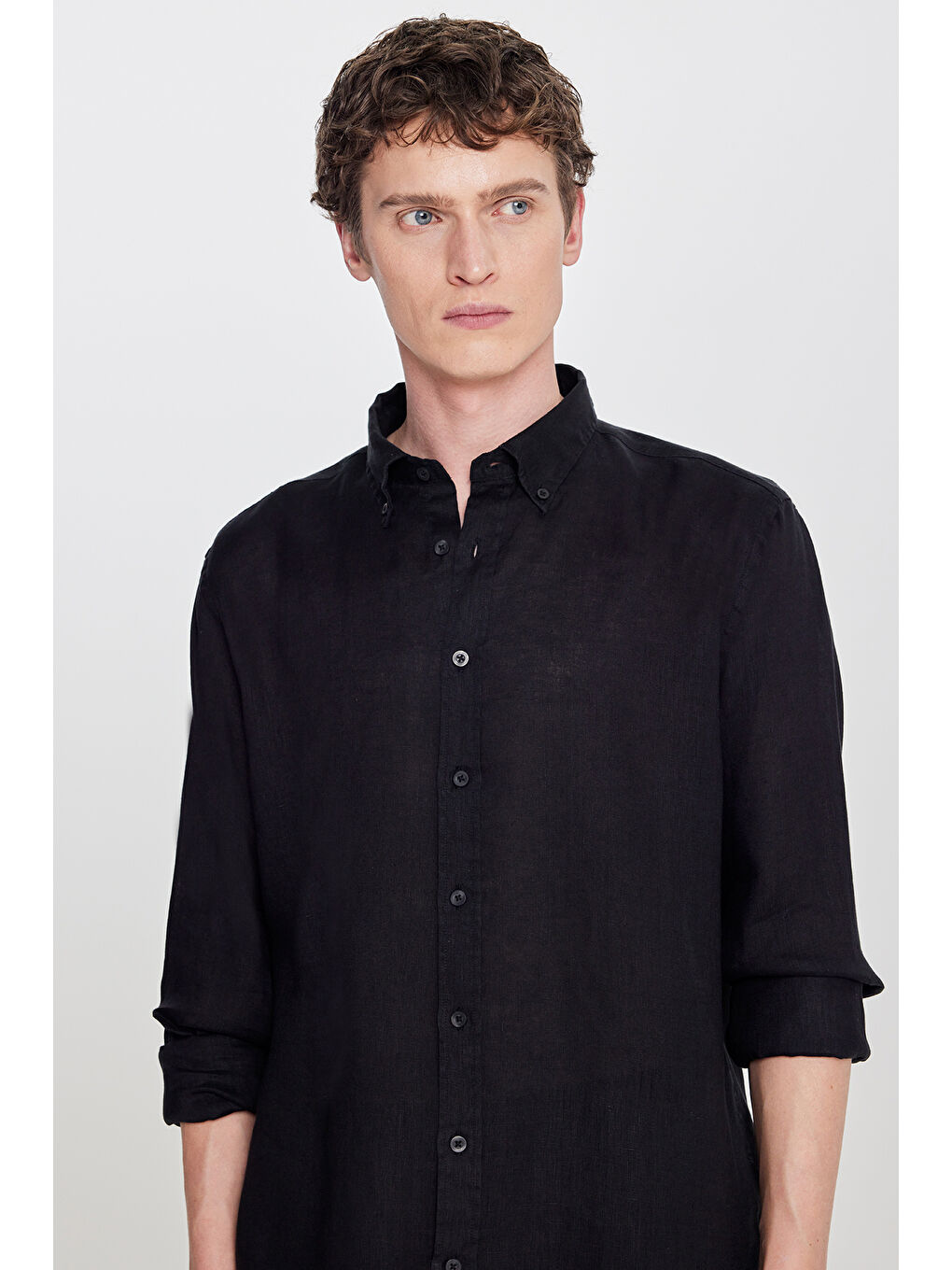 Erkek Siyah %100 Keten Comfort Fit Rahat Kesim Düğmeli Yaka Gömlek-3