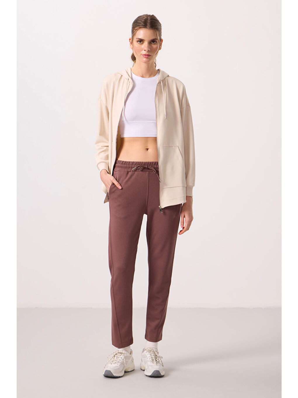 Kahverengi Yumuşak Dokulu Gizli Fermuarlı Dar Paça Kadın Pantolon - 94668-2