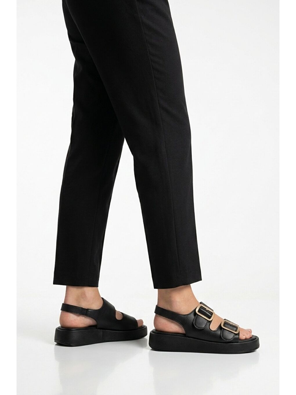 Siyah Hafif Yumuşak Taban Kadın Sandalet 35332 Z-1