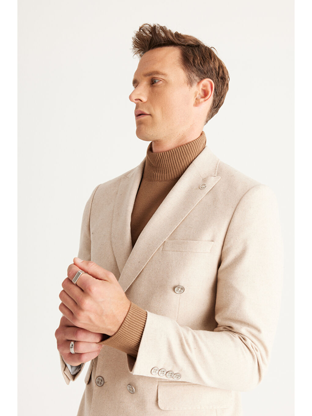 Erkek Bej Slim Fit Dar Kesim Kırlangıç Yaka Yünlü Takım Elbise-1