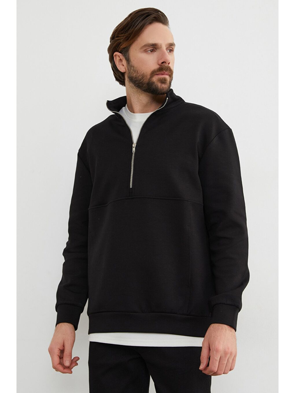 Siyah Yarım Fermuarlı Dik Yaka Sweatshirt