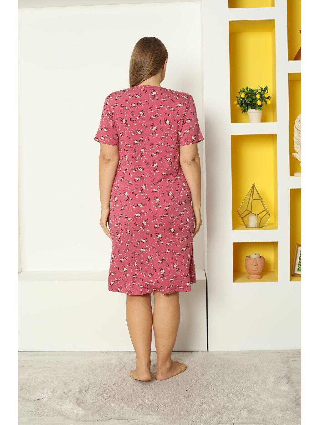 Pembe Desenli Kısa Kollu Dantel Detaylı Büyük Beden Elastanlı Viskon Gecelik-6