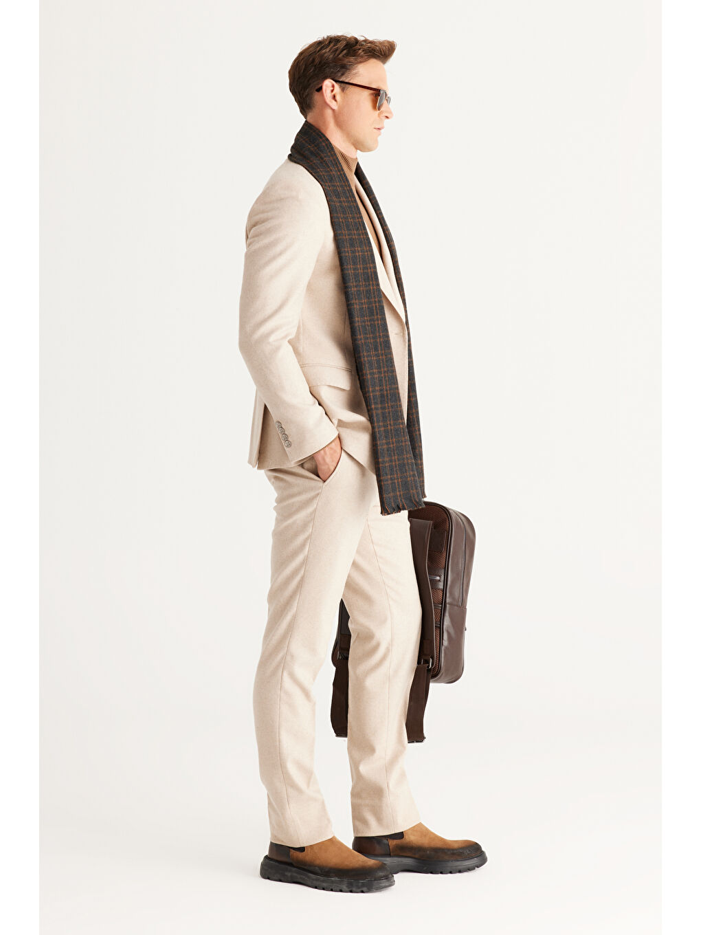 Erkek Bej Slim Fit Dar Kesim Kırlangıç Yaka Yünlü Takım Elbise-4