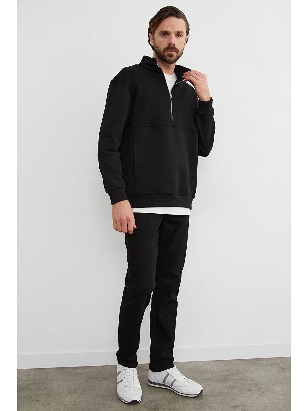 Siyah Yarım Fermuarlı Dik Yaka Sweatshirt-1