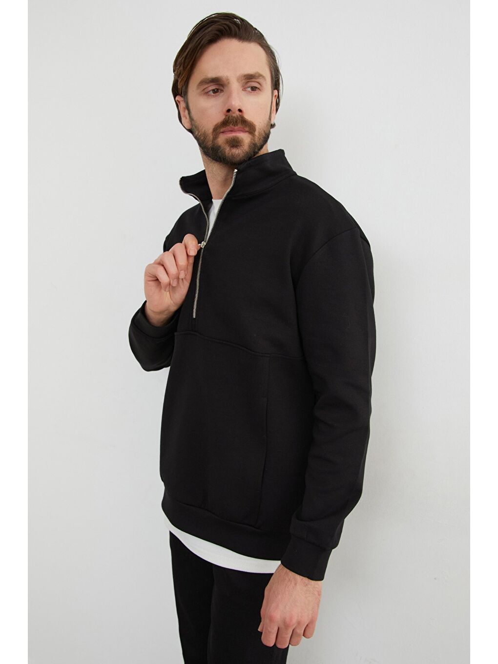 Siyah Yarım Fermuarlı Dik Yaka Sweatshirt-3
