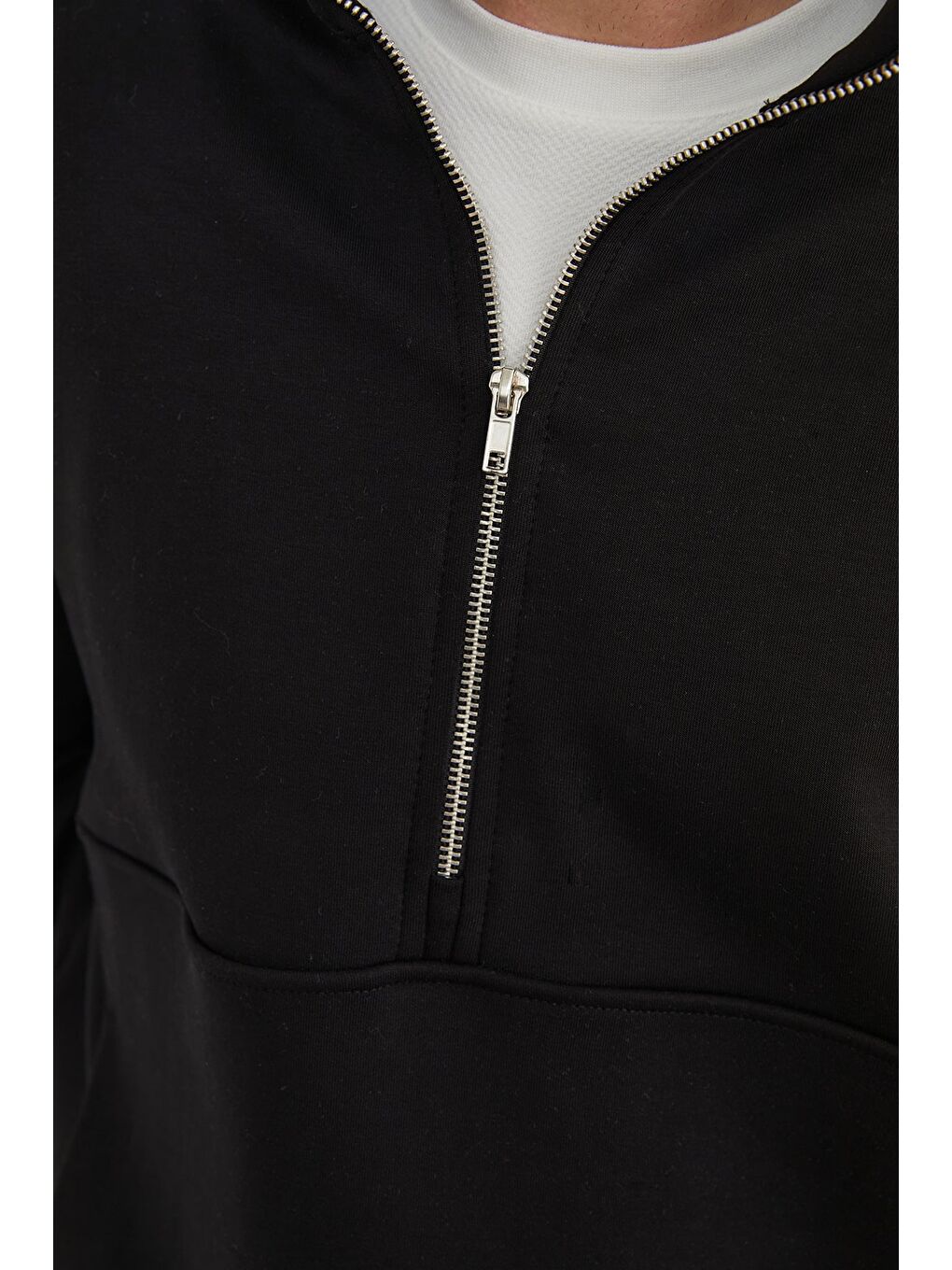 Siyah Yarım Fermuarlı Dik Yaka Sweatshirt-4
