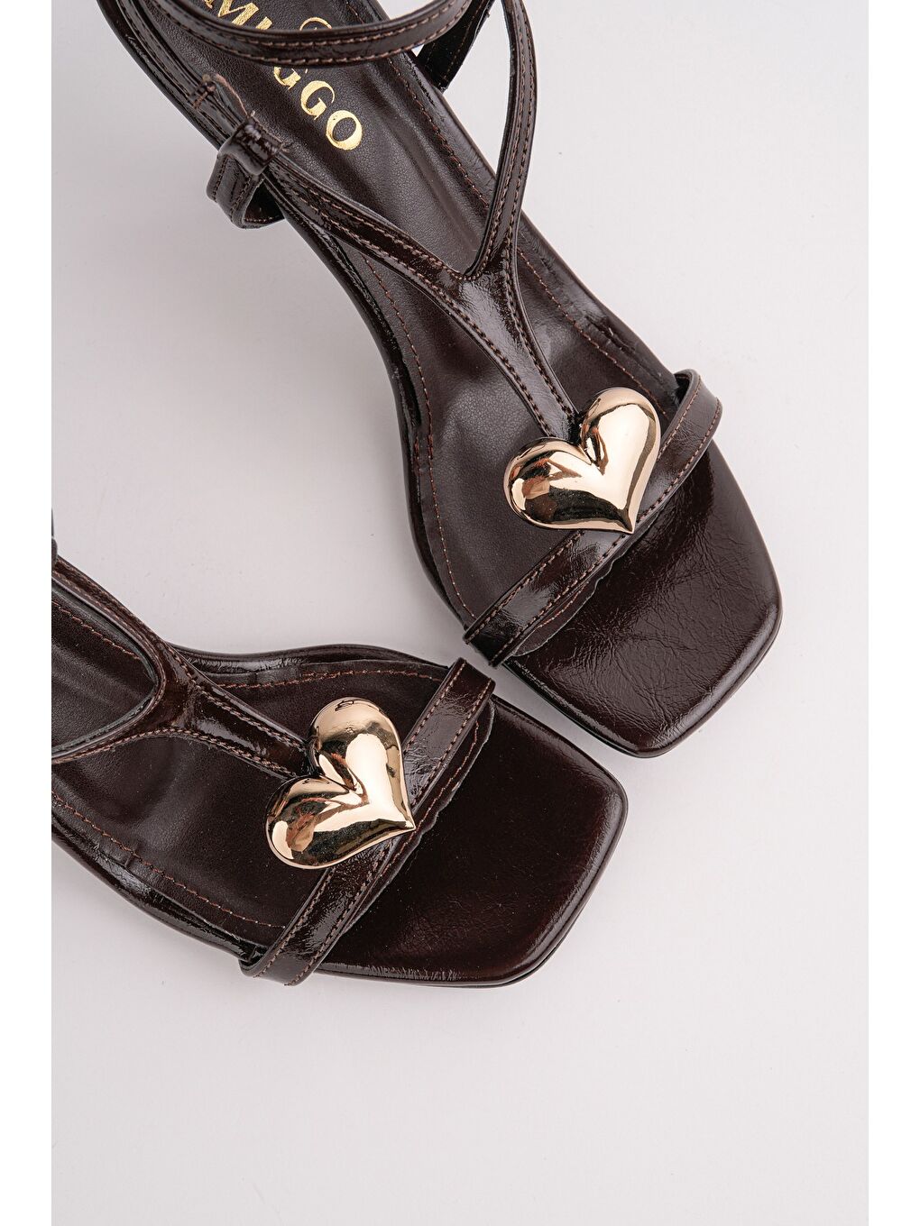 Kahverengi HEART Kalp Aksesuarlı İnce Topuklu Kadın Sandalet-2
