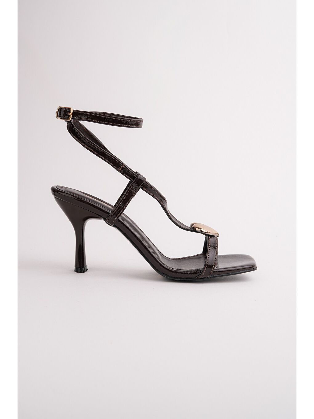 Kahverengi HEART Kalp Aksesuarlı İnce Topuklu Kadın Sandalet-4