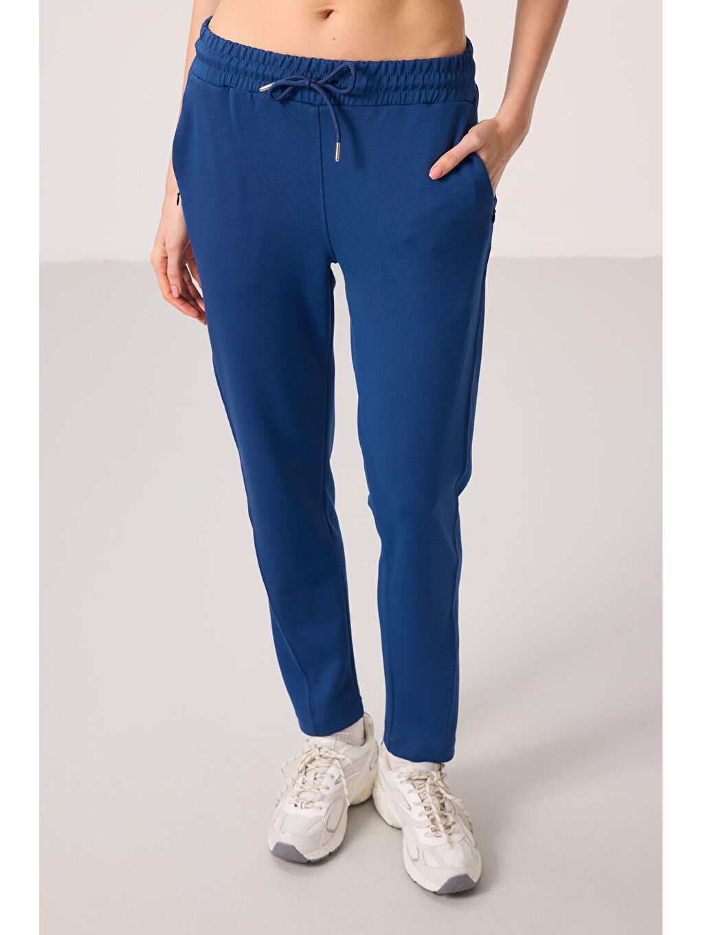 Mavi Parlament Yumuşak Dokulu Gizli Fermuarlı Dar Paça Kadın Pantolon - 94668-1