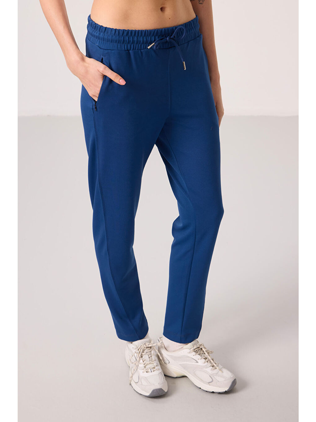 Mavi Parlament Yumuşak Dokulu Gizli Fermuarlı Dar Paça Kadın Pantolon - 94668-3