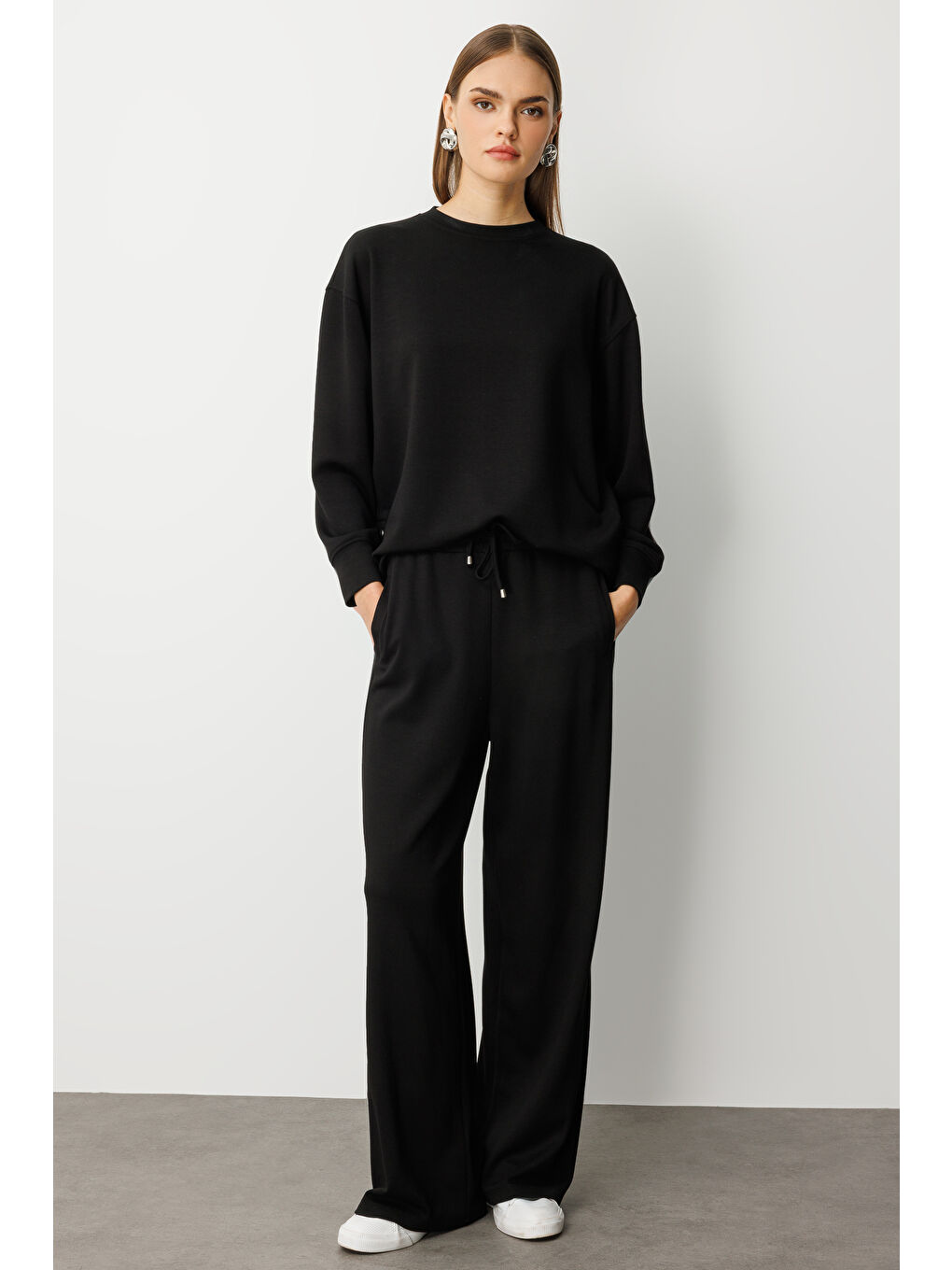 Beli Lastikli Yumuşak Dokulu Siyah Jogger Pantolon