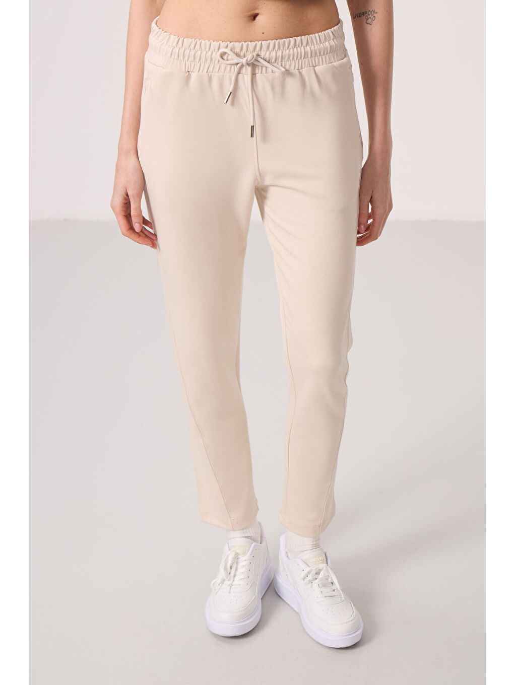 Bej Yumuşak Dokulu Gizli Fermuarlı Dar Paça Kadın Pantolon - 94668-1