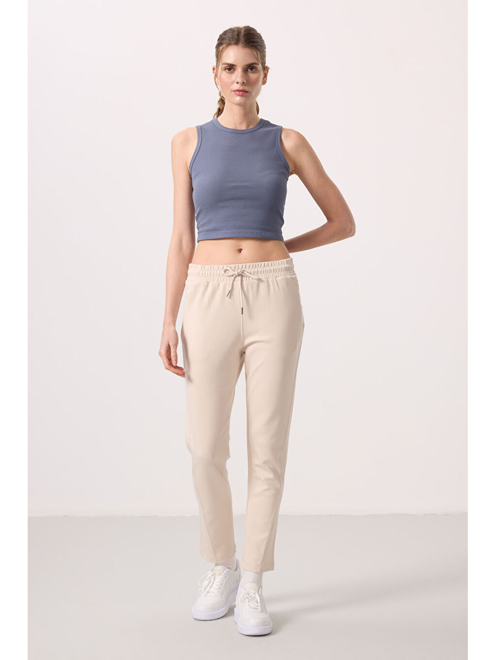 Bej Yumuşak Dokulu Gizli Fermuarlı Dar Paça Kadın Pantolon - 94668-3