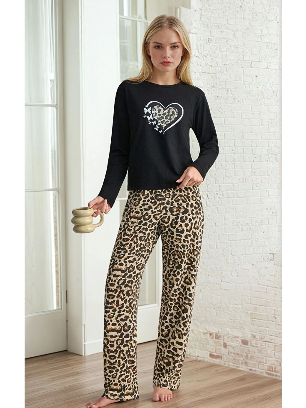Siyah Kalp Detay Leopar Desen Pijama Takımı