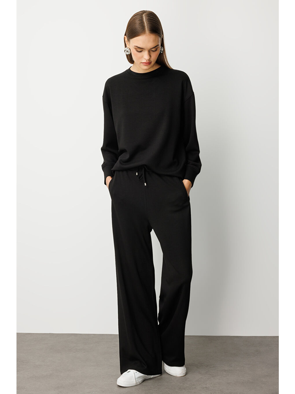 Beli Lastikli Yumuşak Dokulu Siyah Jogger Pantolon-1