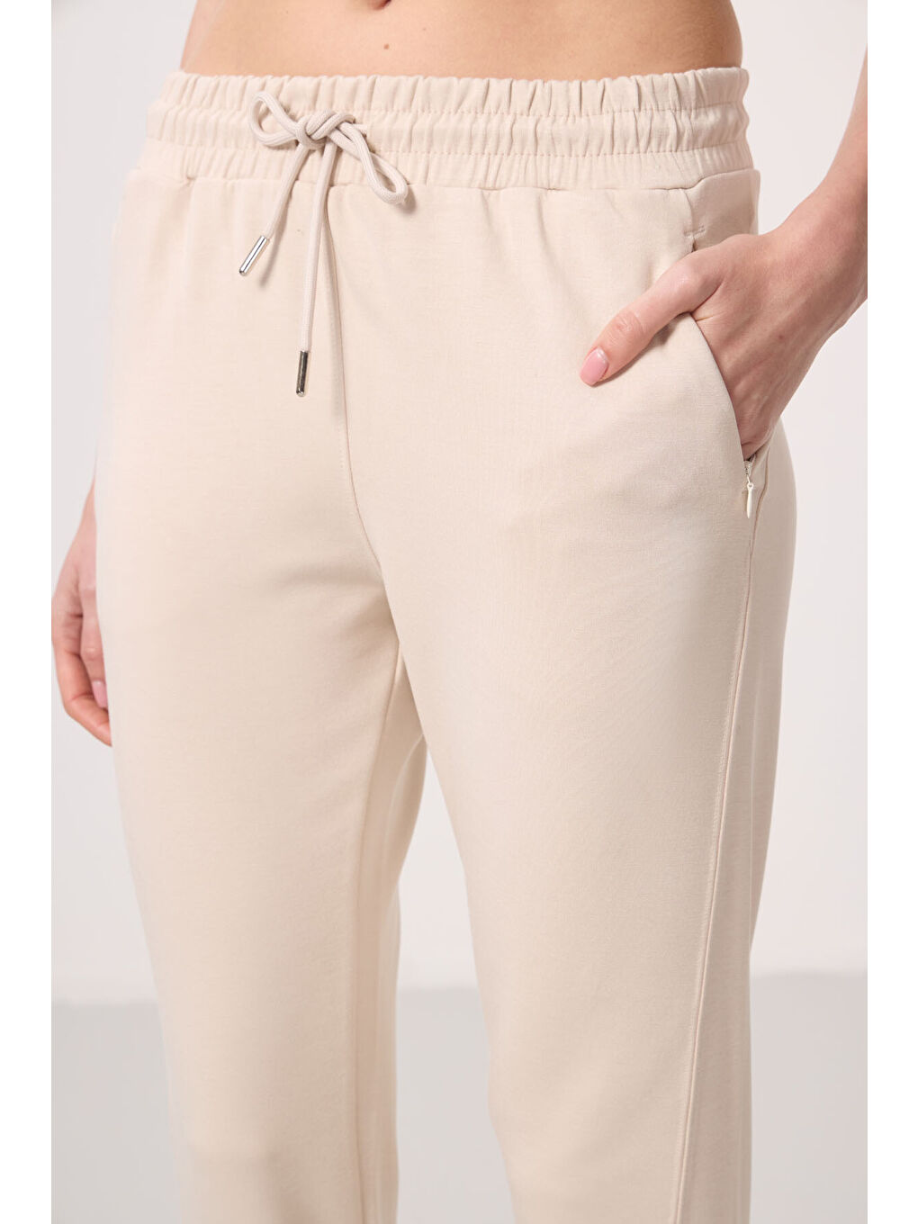 Bej Yumuşak Dokulu Gizli Fermuarlı Dar Paça Kadın Pantolon - 94668-5