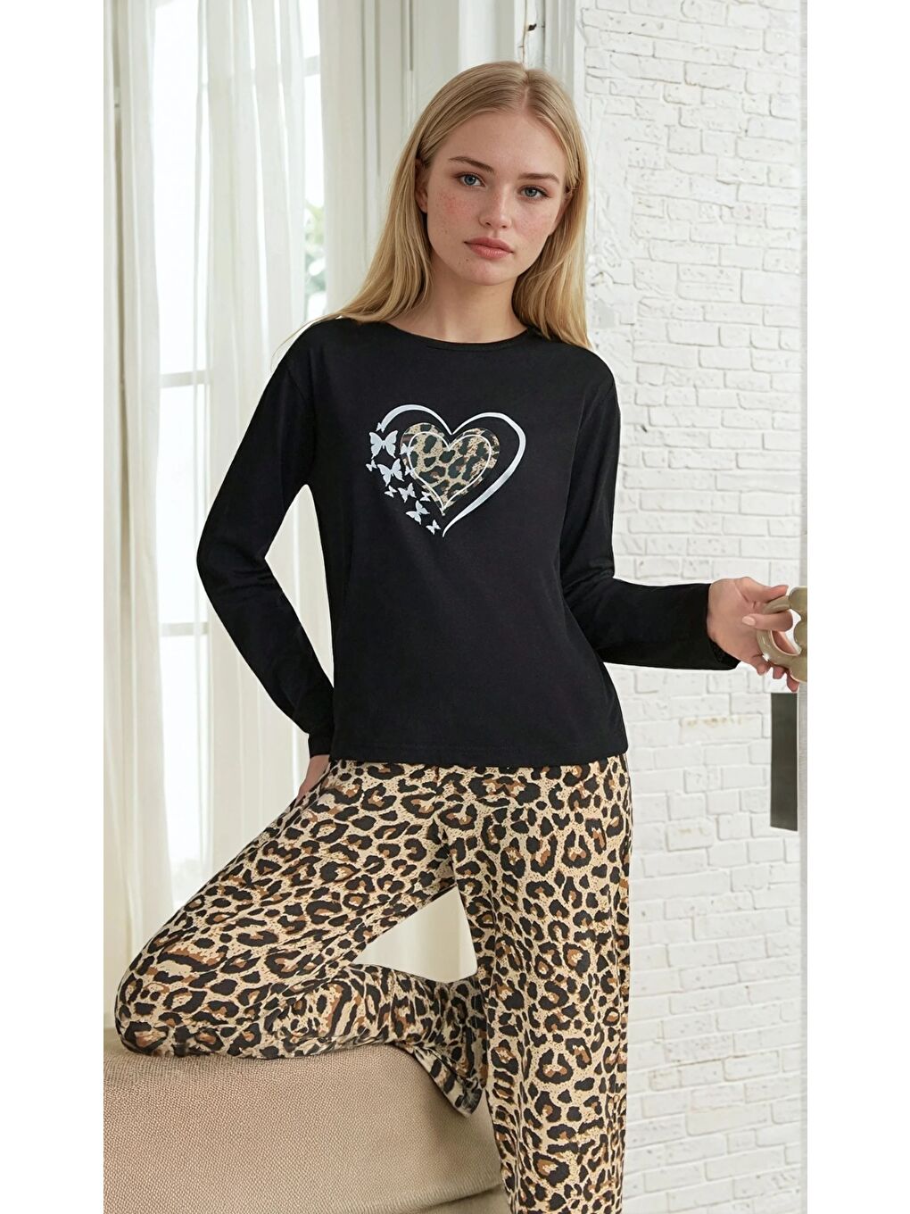 Siyah Kalp Detay Leopar Desen Pijama Takımı-1