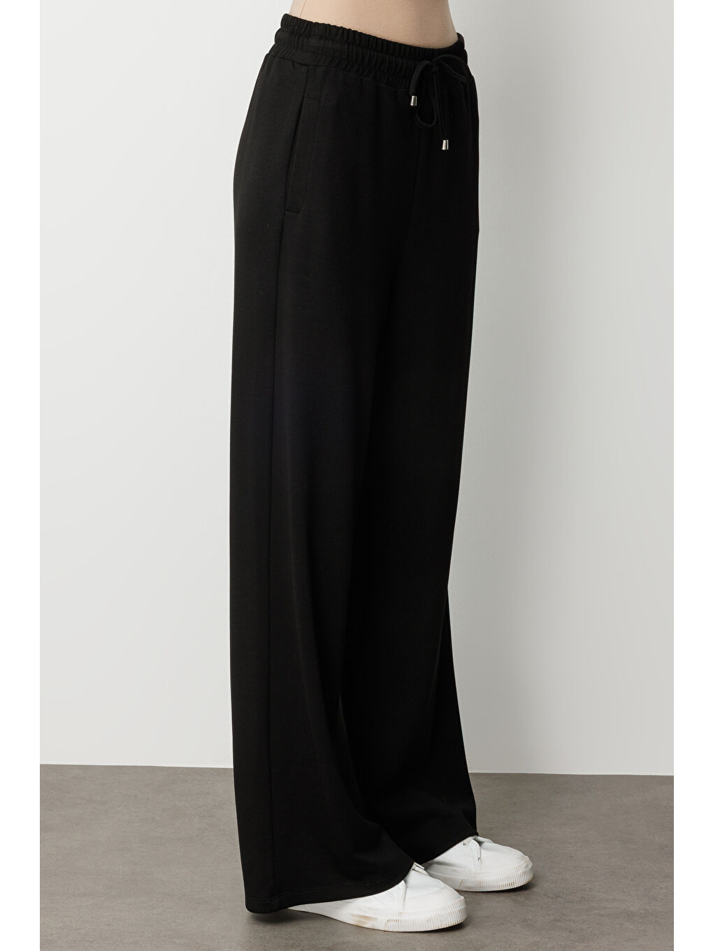 Beli Lastikli Yumuşak Dokulu Siyah Jogger Pantolon-3