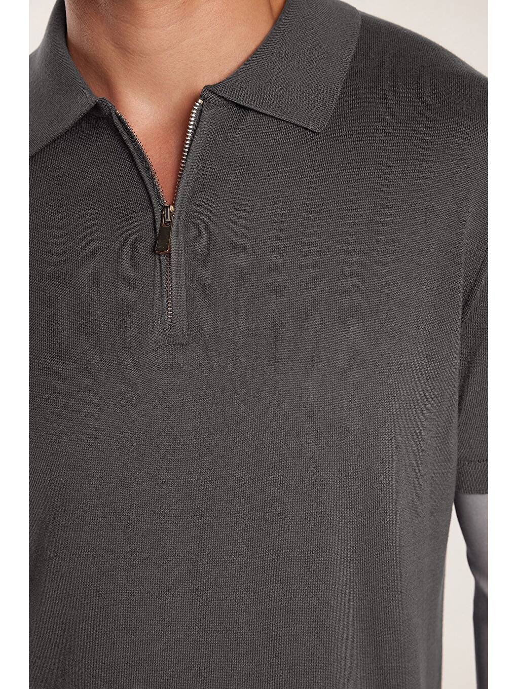 Gri Erkek Slim Fit Dar Kesim Pamuklu Örme Triko Fermuarlı Füme Polo Yaka Tişört-2