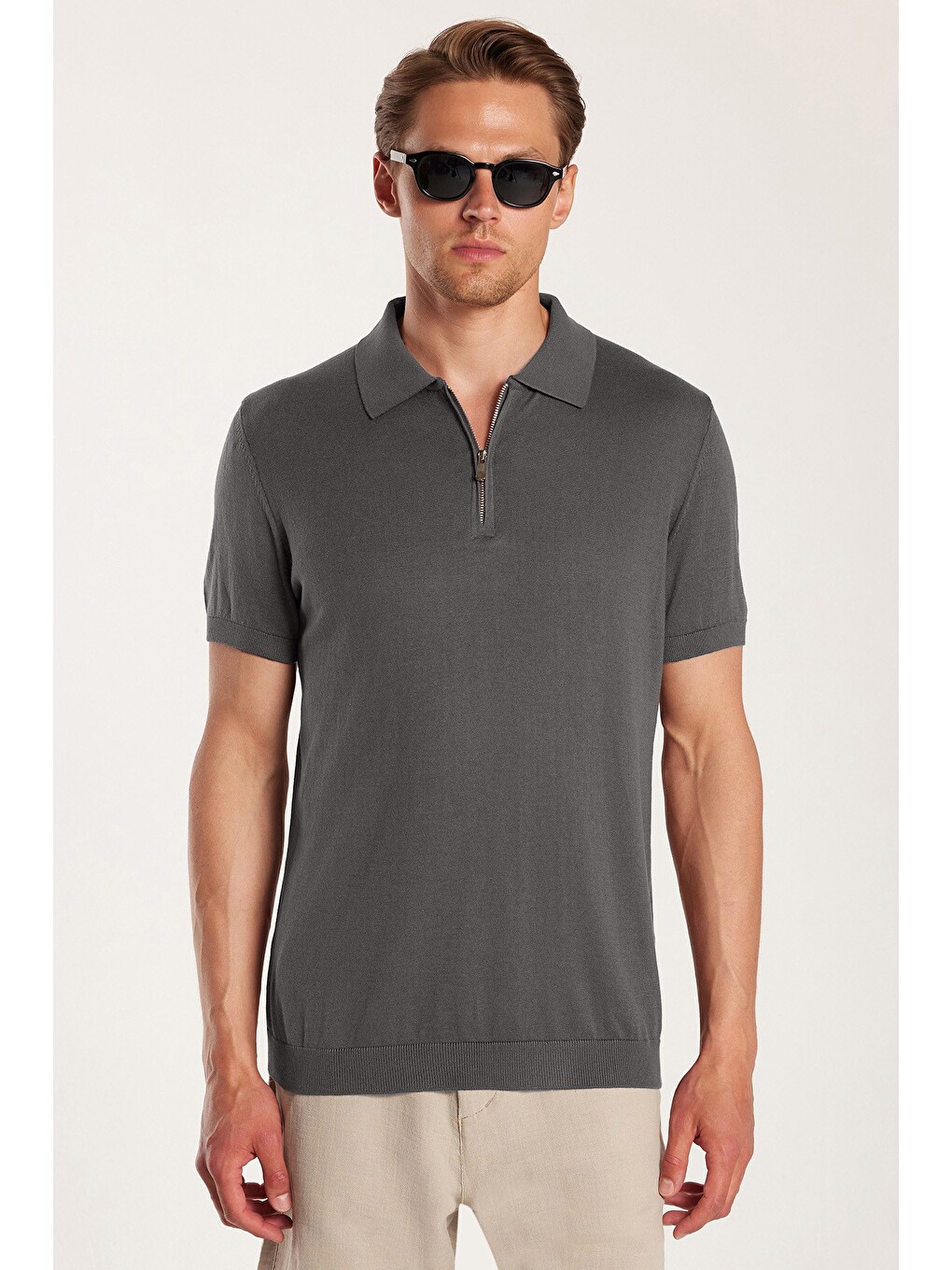 Gri Erkek Slim Fit Dar Kesim Pamuklu Örme Triko Fermuarlı Füme Polo Yaka Tişört-3