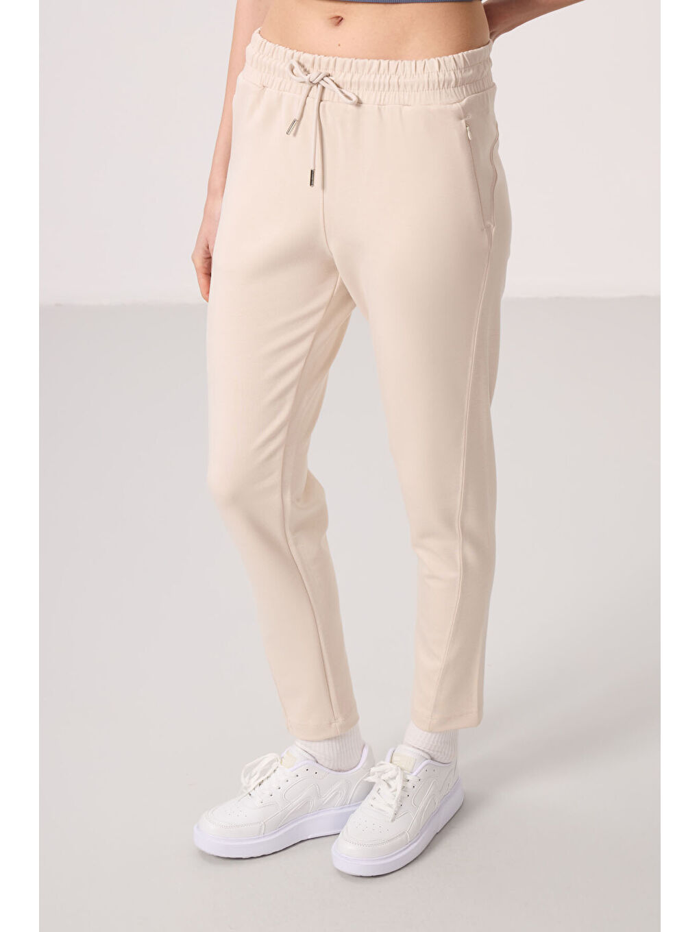 Bej Yumuşak Dokulu Gizli Fermuarlı Dar Paça Kadın Pantolon - 94668-9