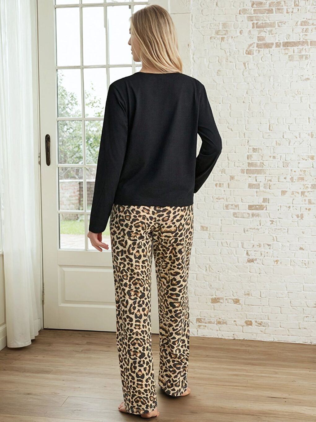 Siyah Kalp Detay Leopar Desen Pijama Takımı-2