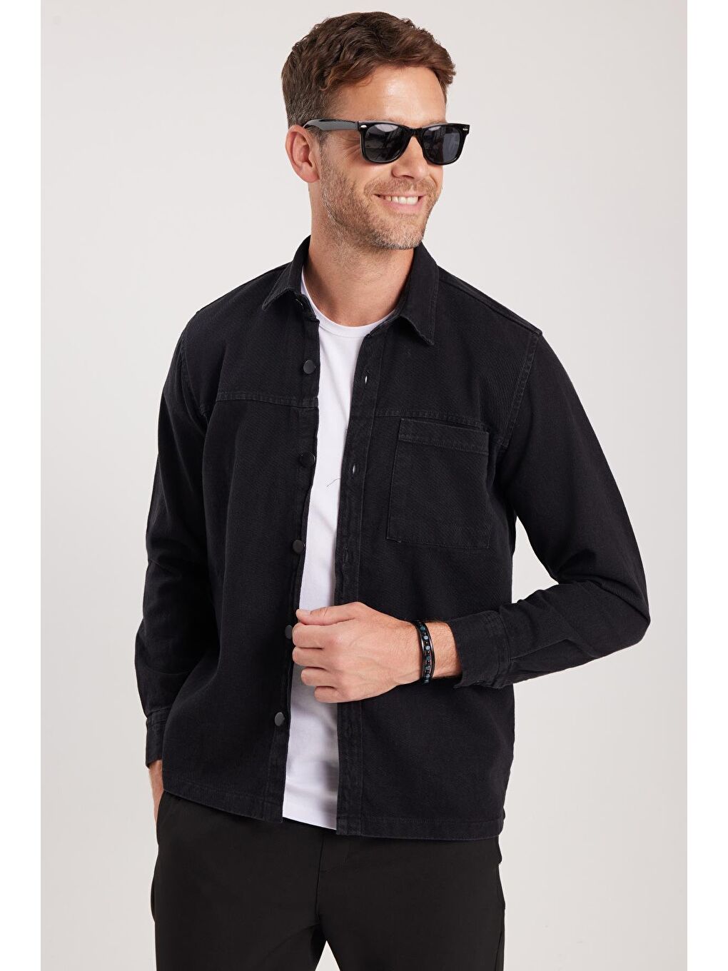 Regular Fit Rahat Kesim Cepli Denim Düğmeli Yaka Siyah Jean Gömlek